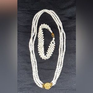 Pearl necklace and bracelet new